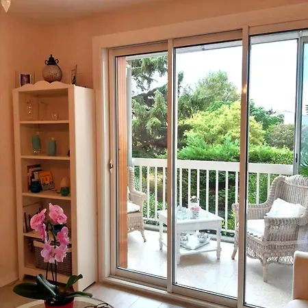 Sea View And Balcony In Διαμέρισμα *