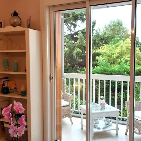 Sea View And Balcony In 아파트 사나리쉬르메르